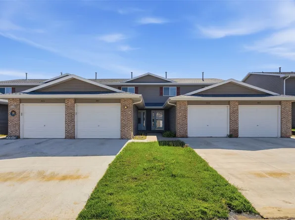 939 Grand Avenue Ct, Marion, IA 52302