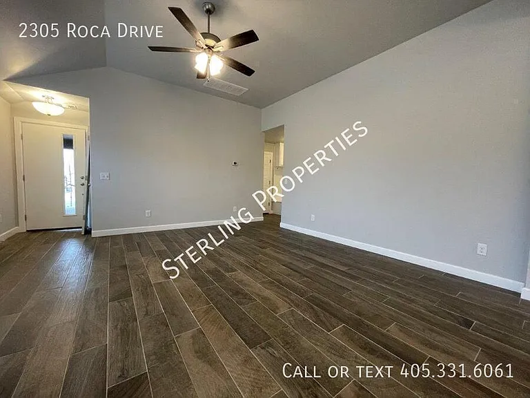 2305 Roca Dr — Photo 2