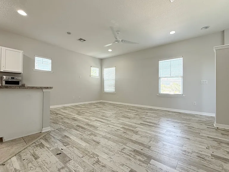 13836 Sachs Ave — Photo 26