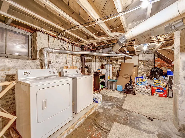 2405 Summit St — Photo 47