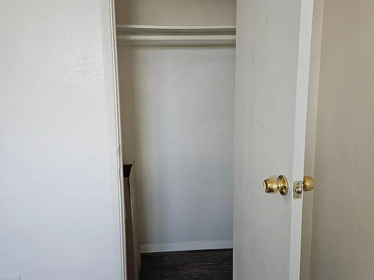 Closet bedroom 2