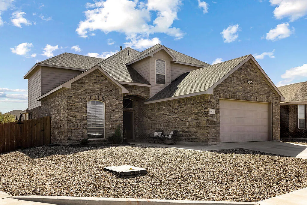 4 bed, 2.5 bath, 3061 sqft, $4,200 — Photo 2