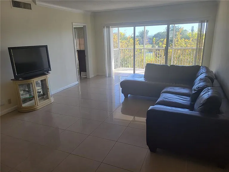 3050 N Palm Aire Dr #508 — Photo 10