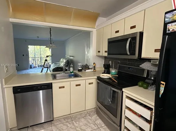 430 NE 210th Circle Ter #3-203, Miami, FL 33179