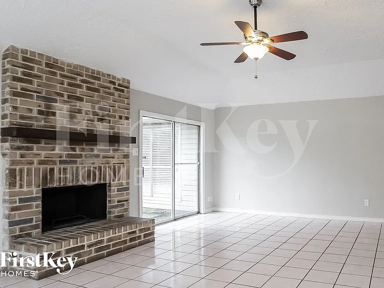 11431 Stoughton Dr — Photo 5