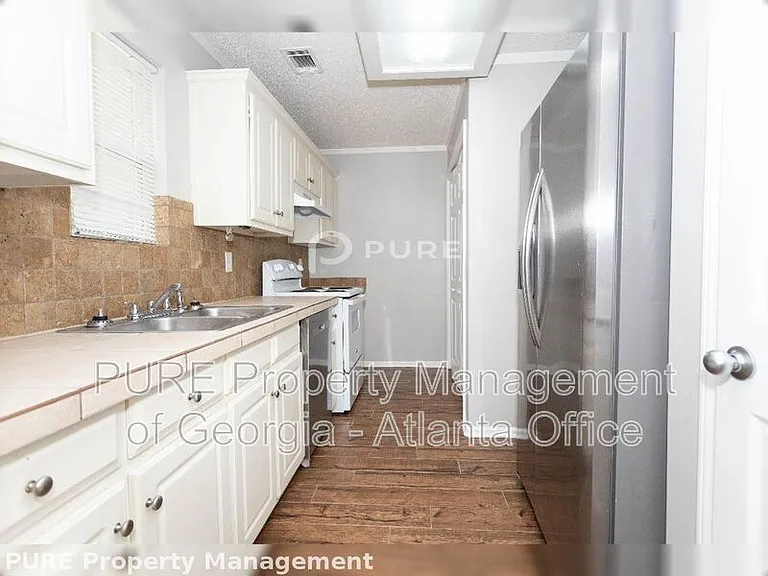 553 Scrooch Ct — Photo 8