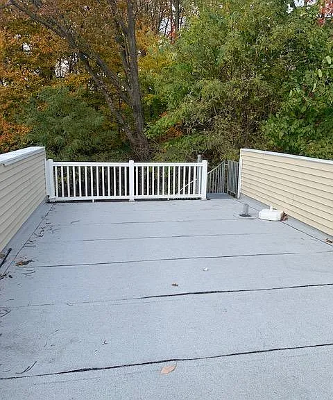 336 Leverington Ave — Photo 6