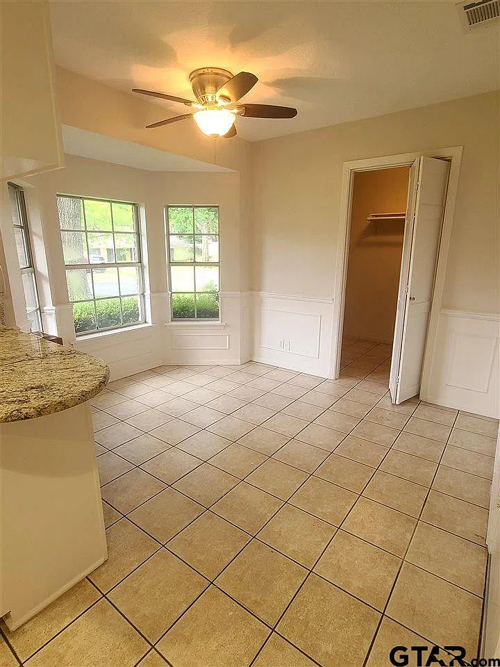 3 bed, 2000 sqft, $1,995 — Photo 4