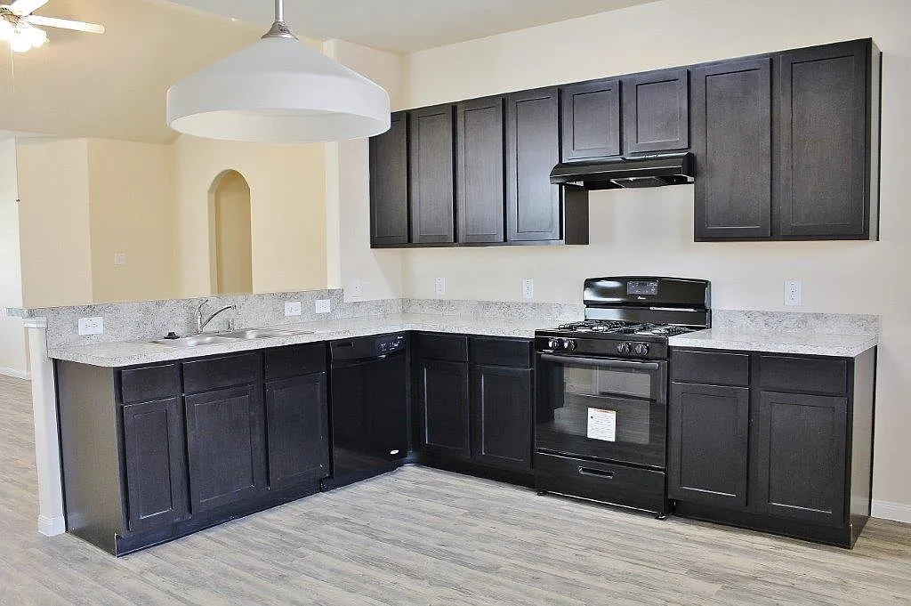 Bavaria Townhomes — Photo 2