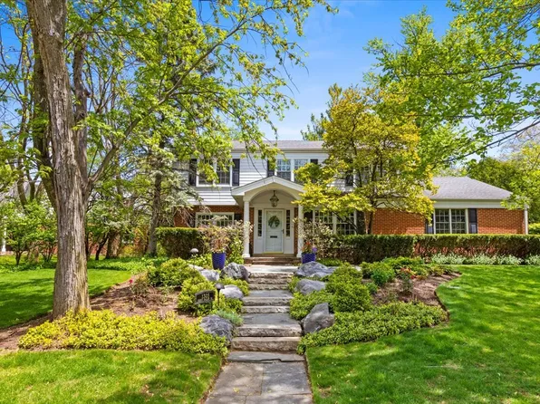 1305 Sleepy Hollow Rd, Glenview, IL 60025