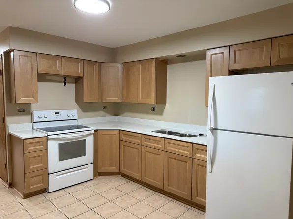 2331 Bicentennial Ave APT 7, Crest Hill, IL 60403