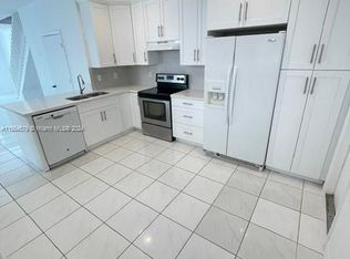 2224 Salemo Cir, Fort Lauderdale, FL 33327