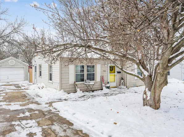 7016 Palm Dr, Urbandale, IA 50322