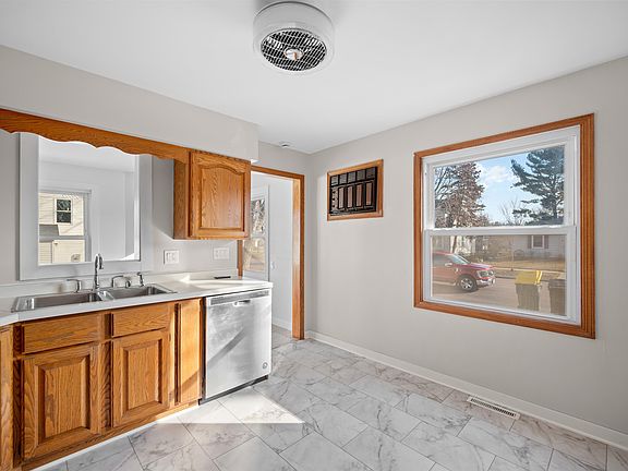 3rd image of 741 N Walnut St
