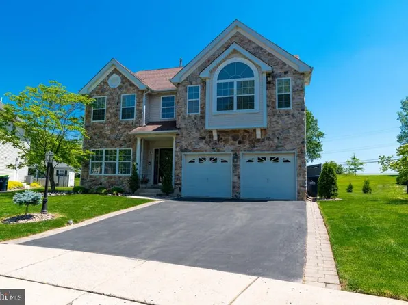 9 Pageant Ct, Royersford, PA 19468