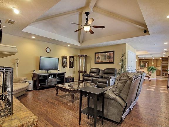 3rd image of 3229 Bullock Dr