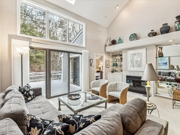 59 Hillside Dr Unit 59, Wayland, MA 01778