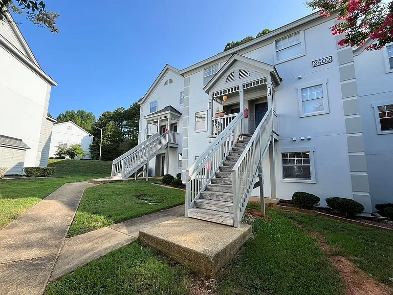 2502 Avent Ferry Rd #203 — Photo 2