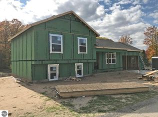 271 Parkview Dr, Kingsley, MI 49649