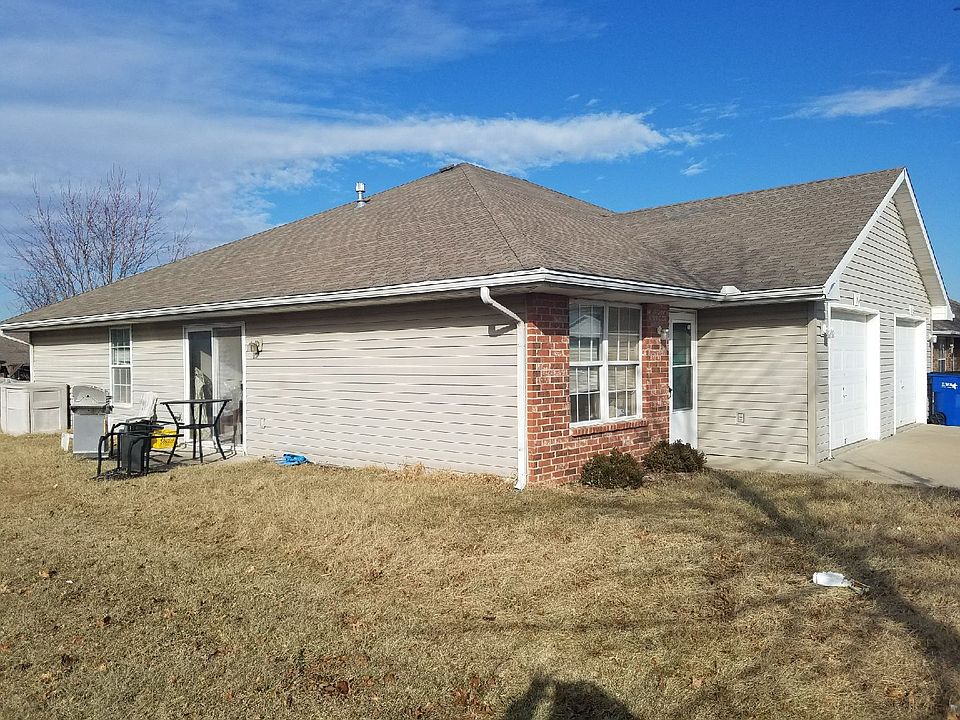2nd image of 1114 SW Sandy Ln