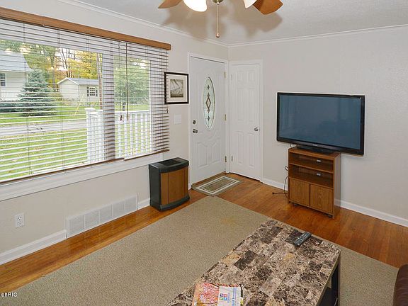 5th image of 2203 Burt Dr