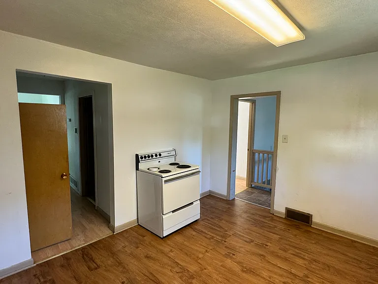 417 S Chicago Ave — Photo 9