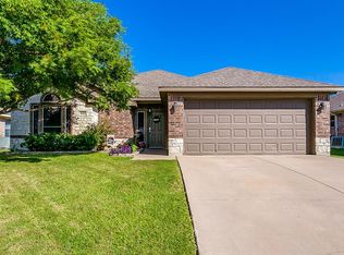 948 Thistle Meade Cir, Burleson, TX 76028
