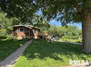 1214 S 12th St, Clinton, IA 52732