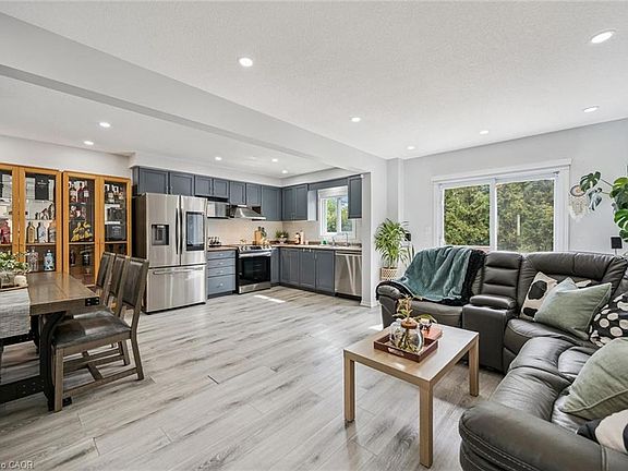 3rd image of 81 Windale Cres