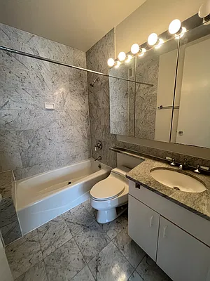 Bathroom, photo 1