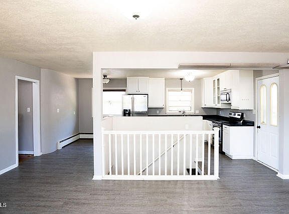 4th image of 715 3rd St NE