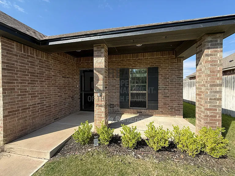 7620 Legacy Pkwy — Photo 3