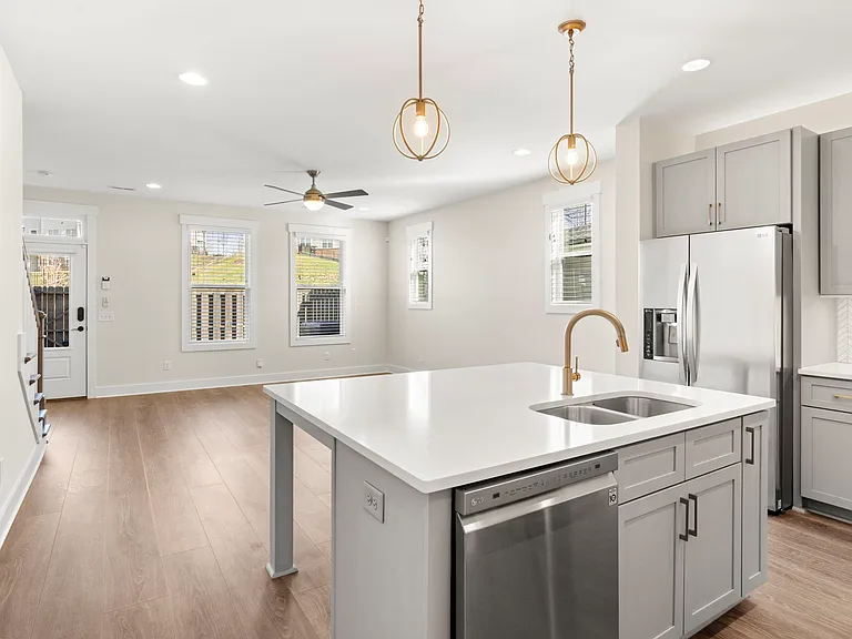 2045 Oakwood Ave — Photo 13