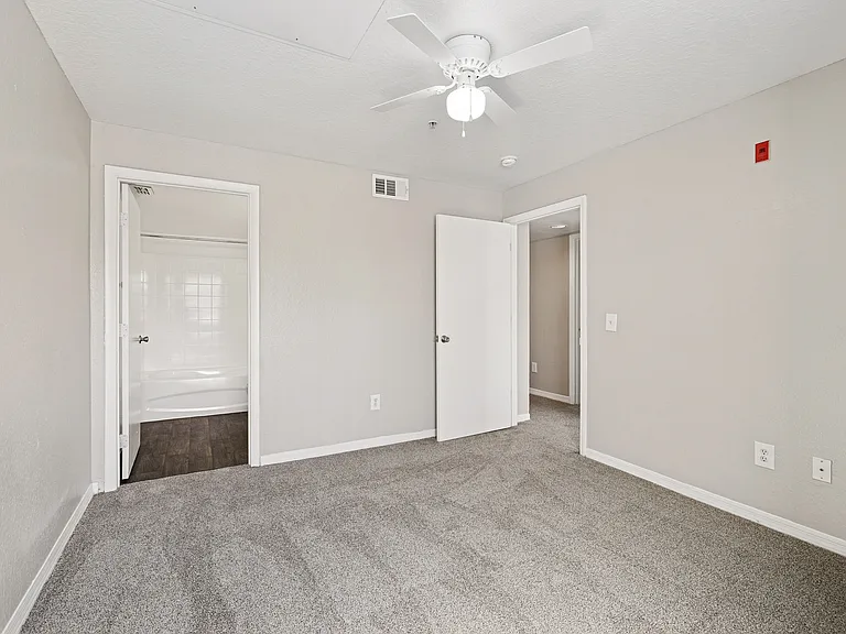Vista Haven Apartment Homes — Photo 33