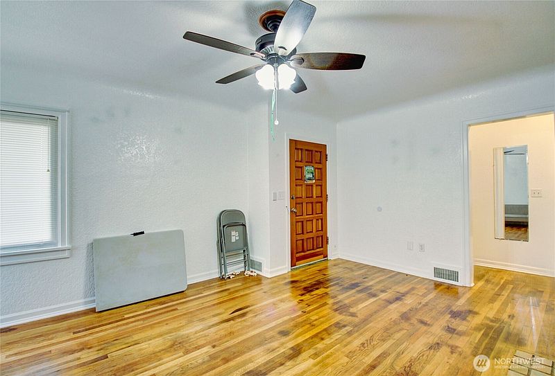 3rd image of 1135 E Orange Avenue