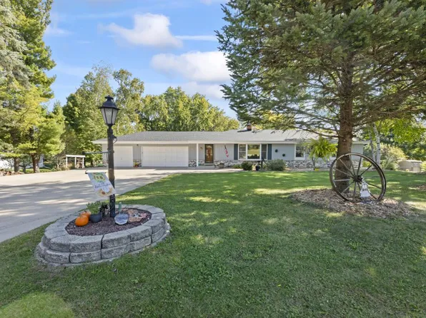 W299S3074 Ridgewood DRIVE, Waukesha, WI 53188
