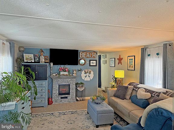 2nd image of 22 Spinning Wheel Ln