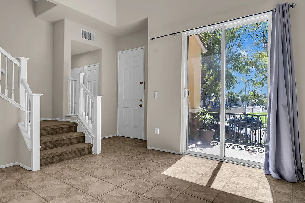 Building Photo - 210 Timberwood