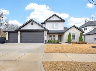 694 N Phoenix Rd, Fayetteville, AR 72704