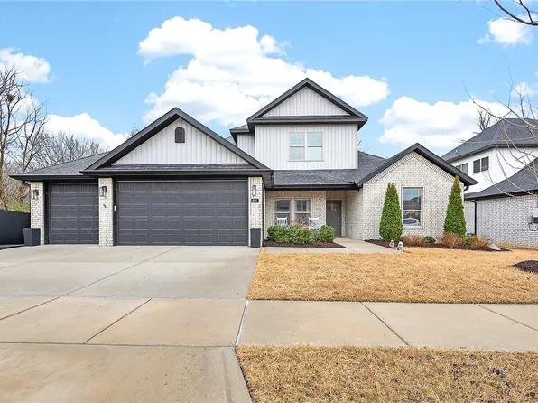 694 N Phoenix Rd, Fayetteville, AR 72704