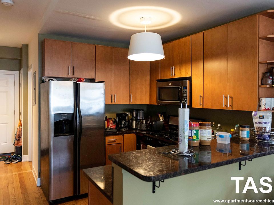 1st image of 3023 N Oakley Ave #3023S2