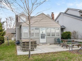 1071 N Shore Dr, Springport, MI 49284