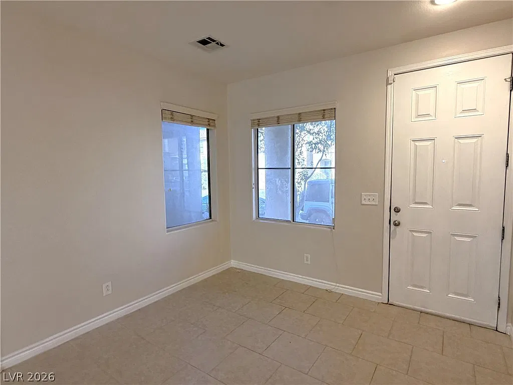 4 bed, 2.5 bath, 1725 sqft, $2,200 — Photo 3
