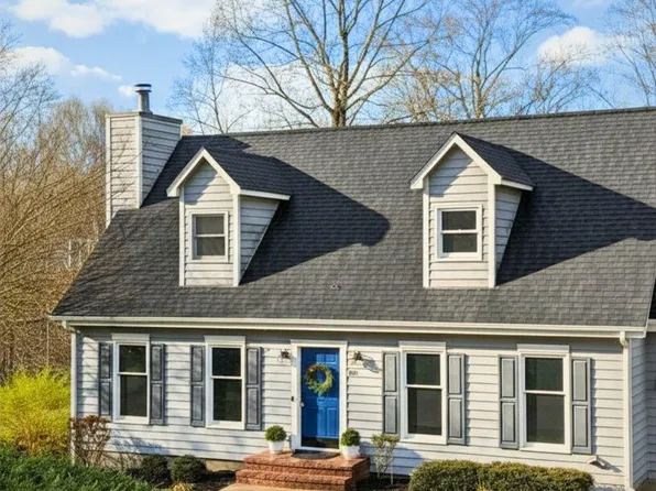 5969 Gold Creek Estate Dr, Hickory, NC 28601