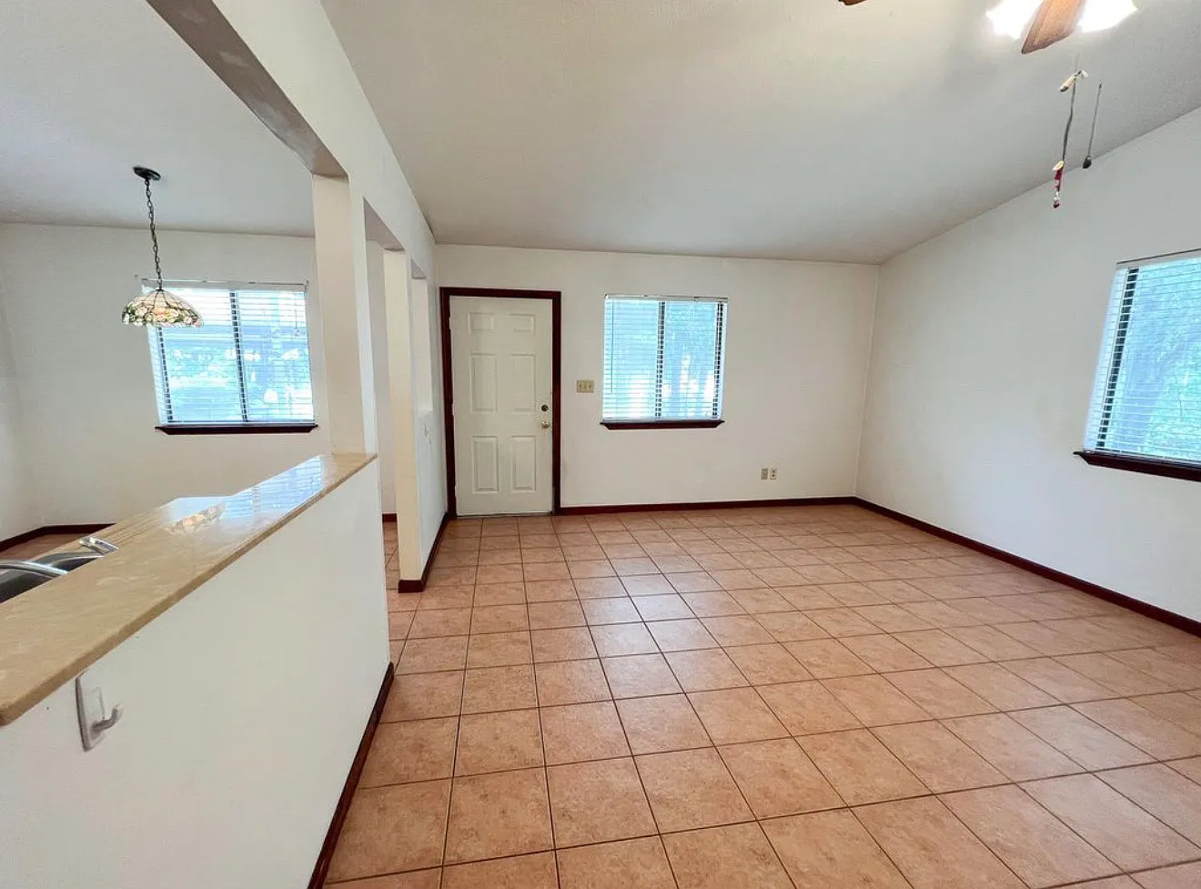 3 bed, 1200 sqft, $2,000 — Photo 4