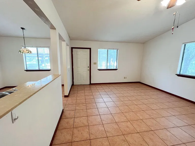 425 Muskegon Ave — Photo 5