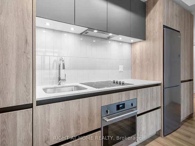 7950 Bathurst St #1424 — Photo 11