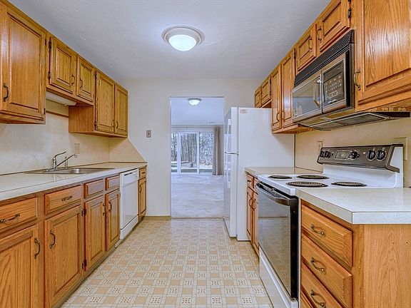 3rd image of 303 Ridgefield Cir #A