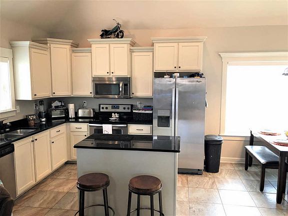 3rd image of 3376 Champion Hills Dr