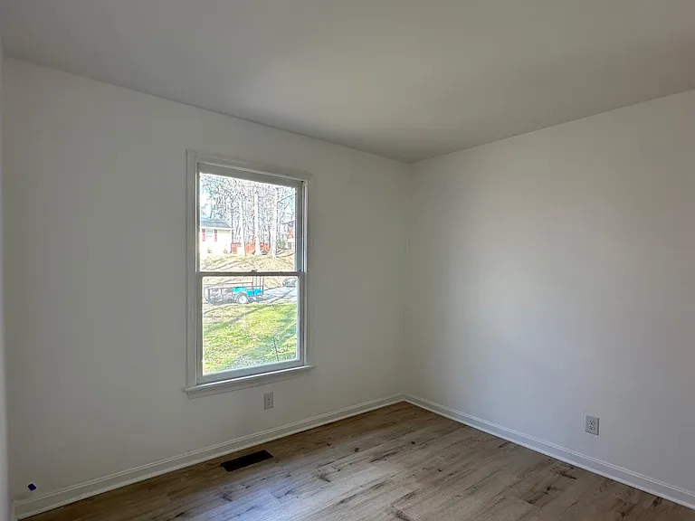 104 Durham Dr — Photo 14